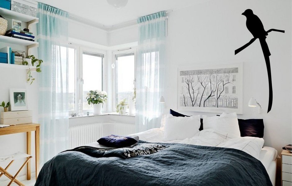 Окно в спальне в скандинавском стиле