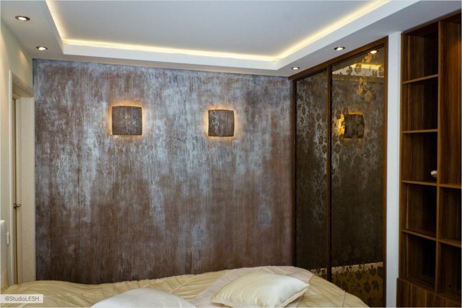 Венецианка на стенах в спальне