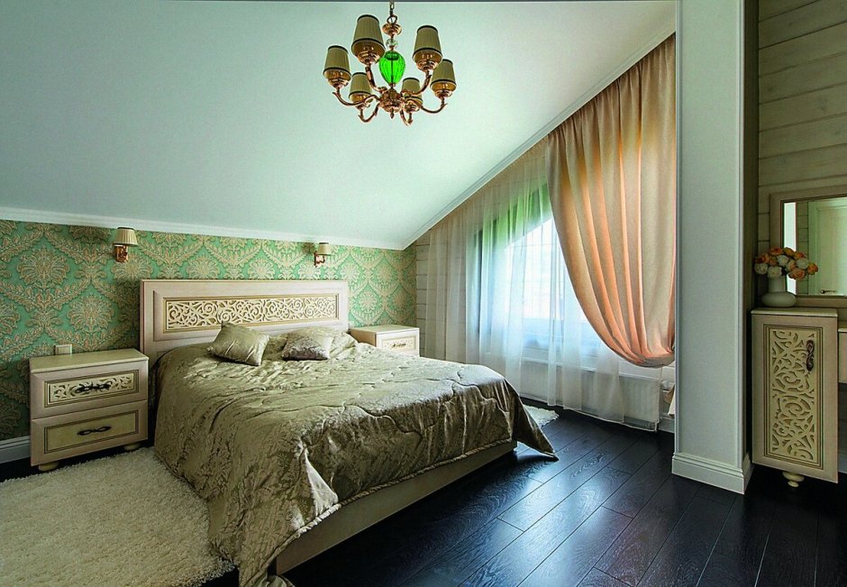 Мансардная спальня в классическом стиле