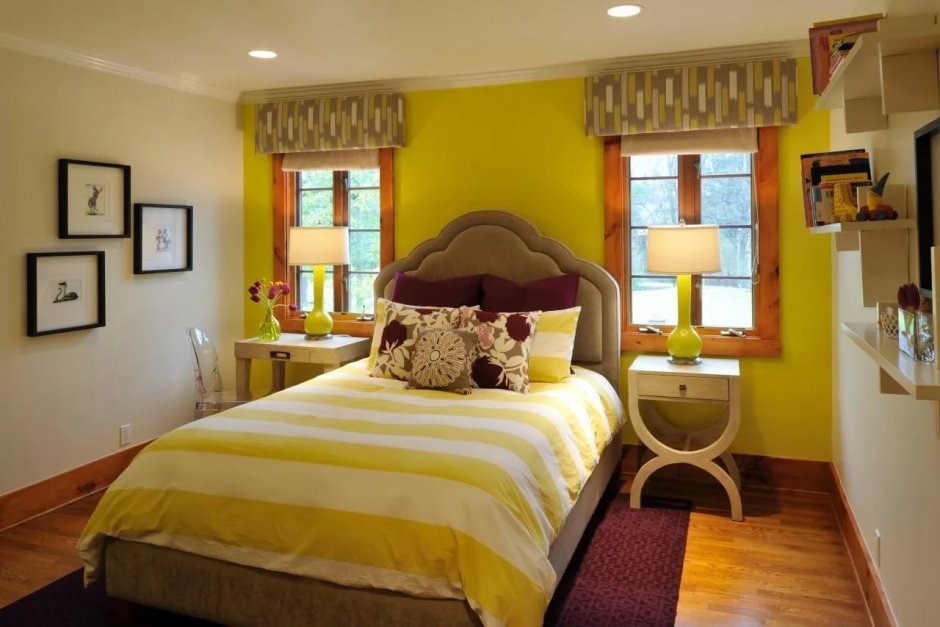 Желто белая спальня