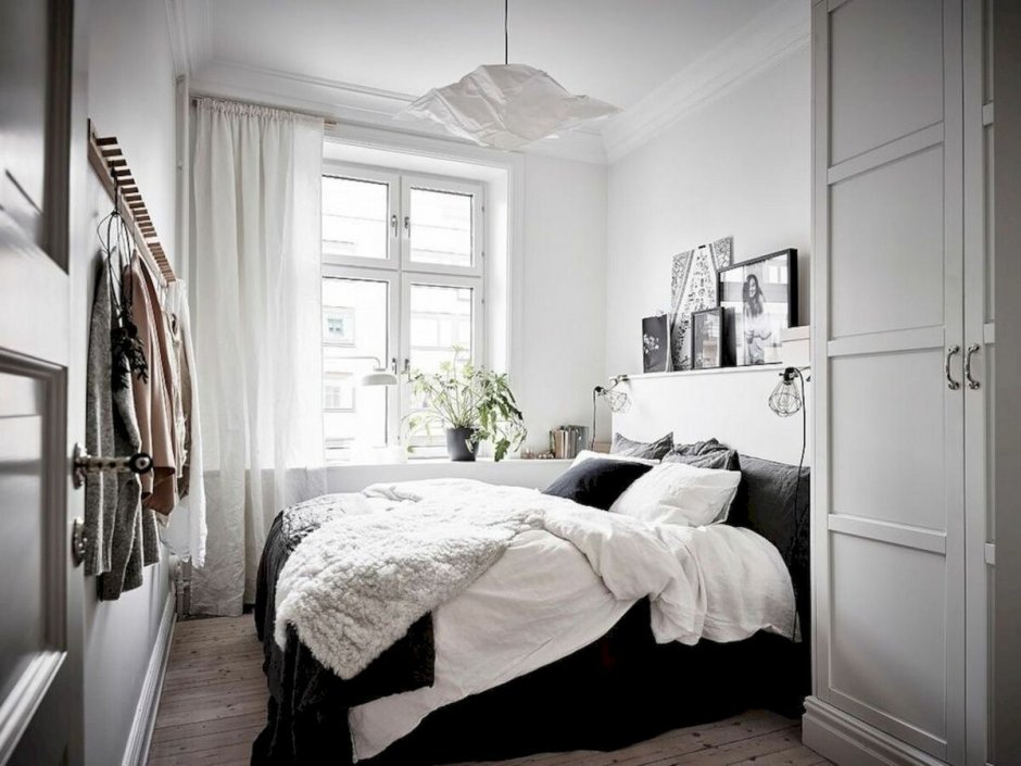 Небольшая спальня в белом цвете