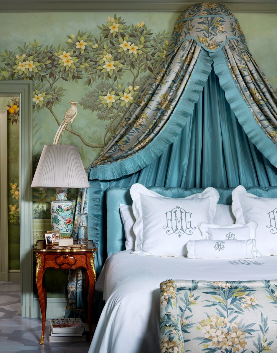 Синяя спальня в викторианском стиле