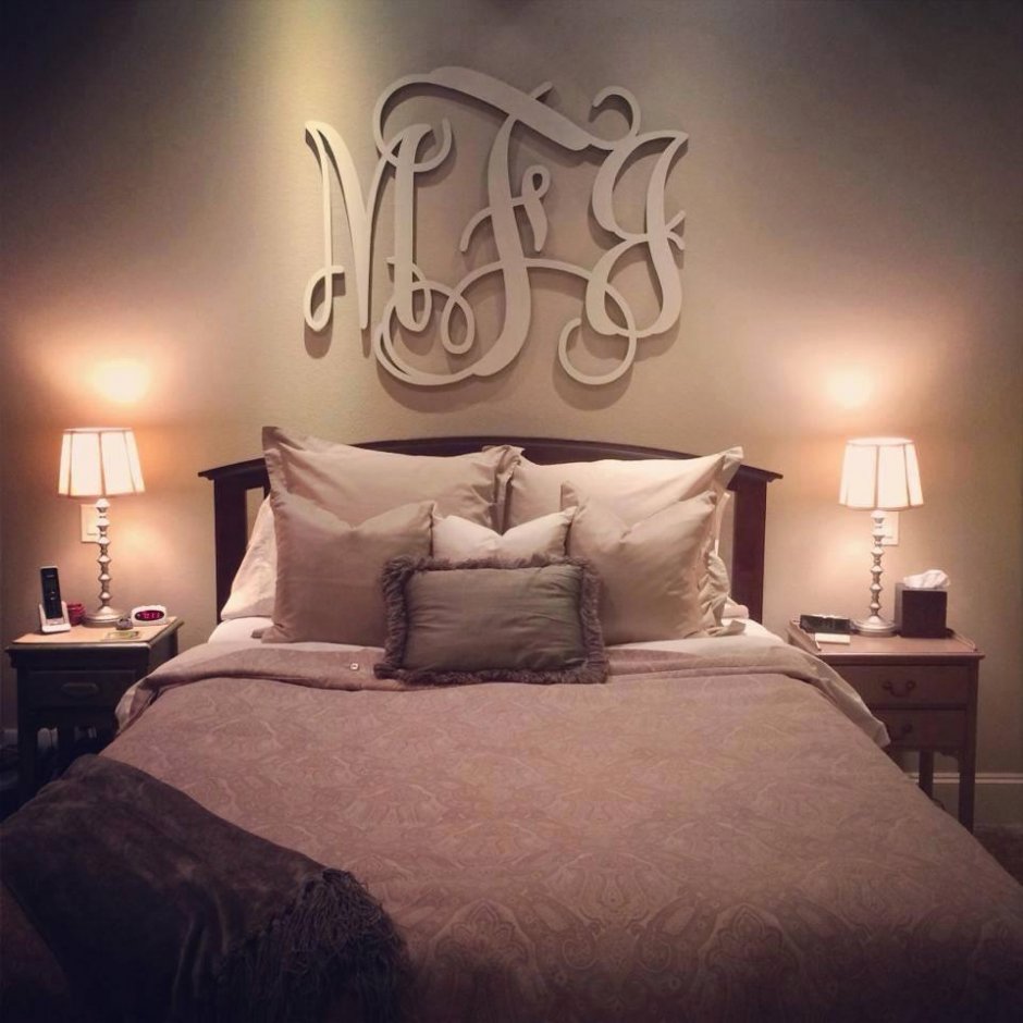 Буквы над кроватью декор
