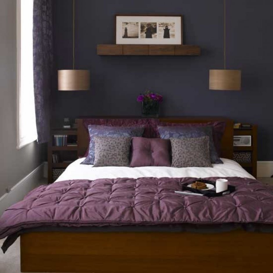 Сливовый цвет в интерьере спальни (34 фото)
