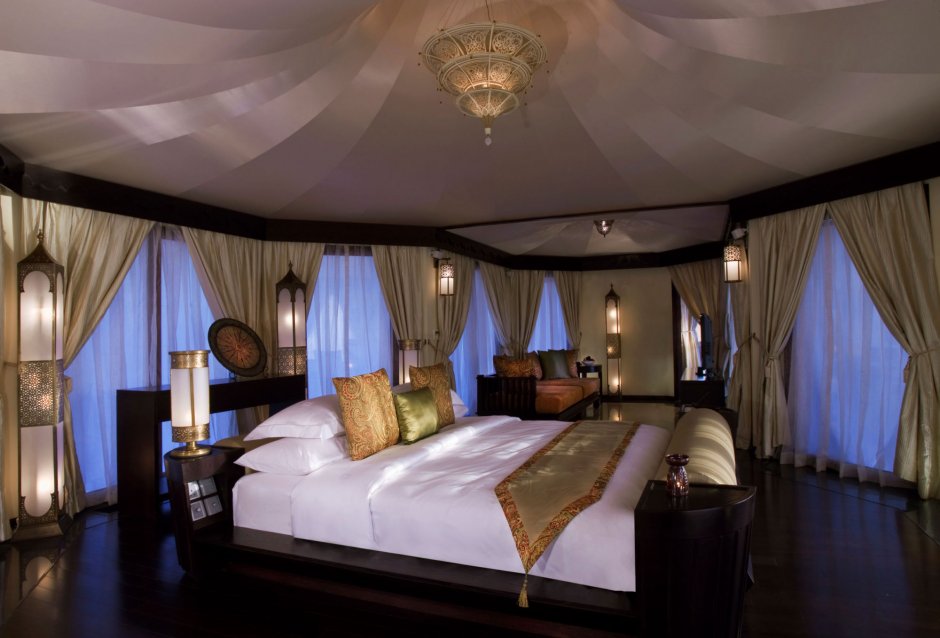 Шикарная спальня в отеле