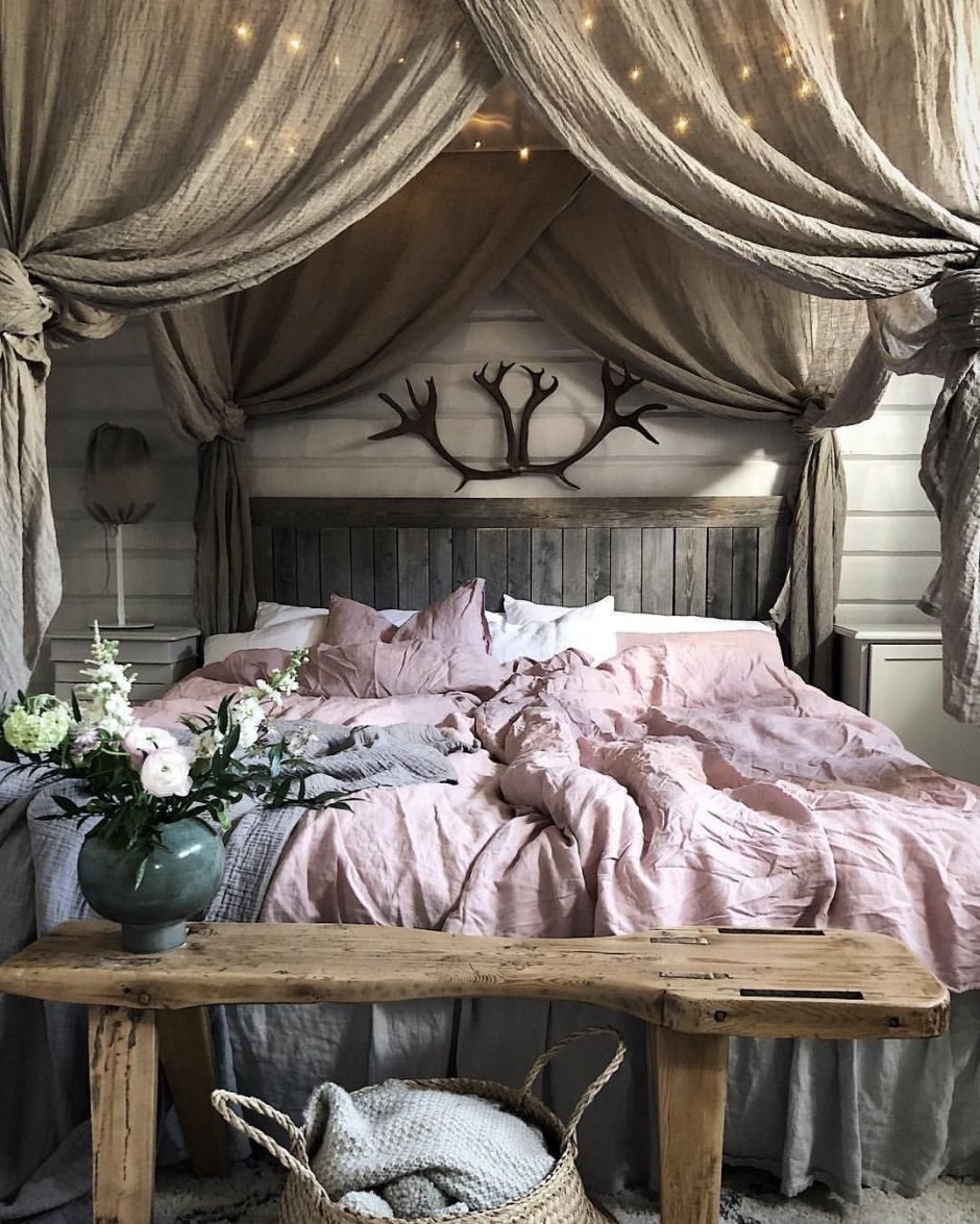 Кровать в романтическом стиле
