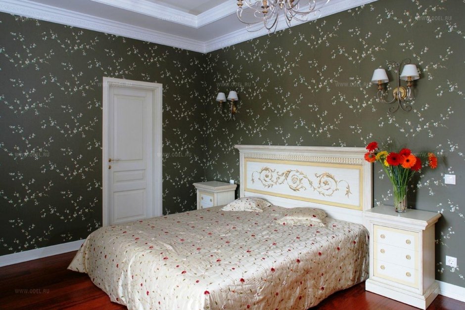 Варианты поклейки обоев в маленькой спальне в классическом стиле
