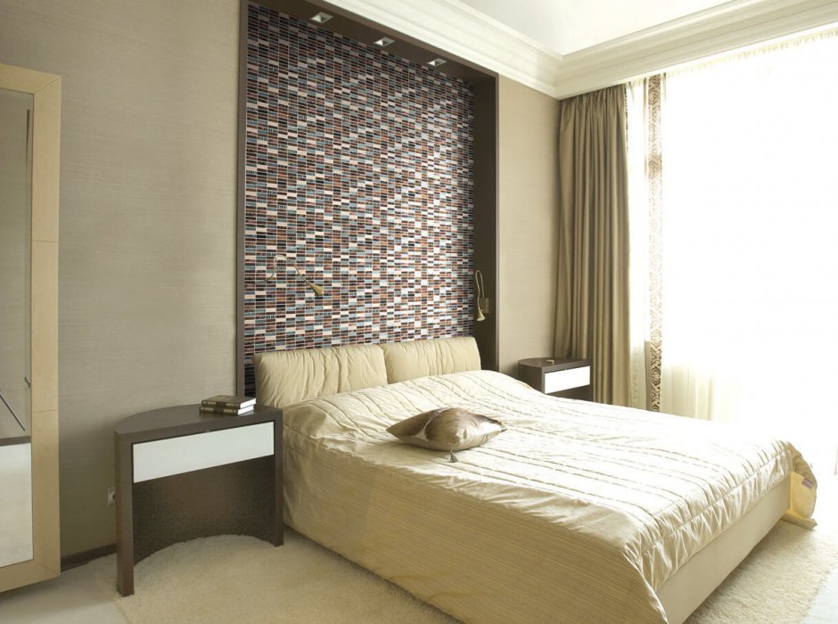 Стеклянная мозаика в интерьере спальни