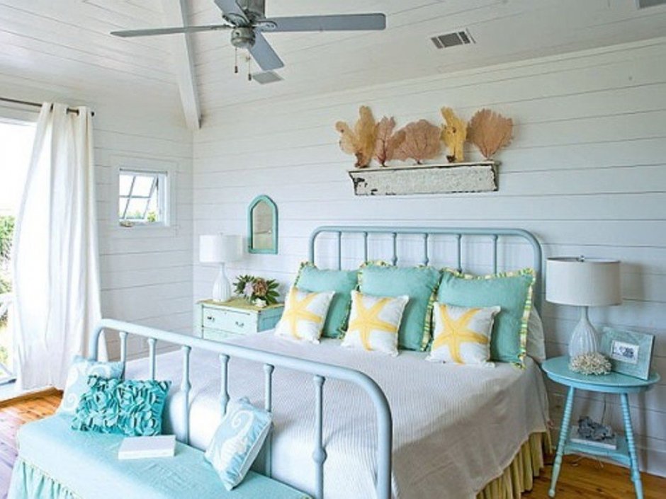 Дачная комната в морском стиле