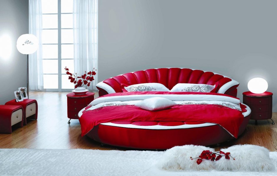 Красная круглая кровать интерьер