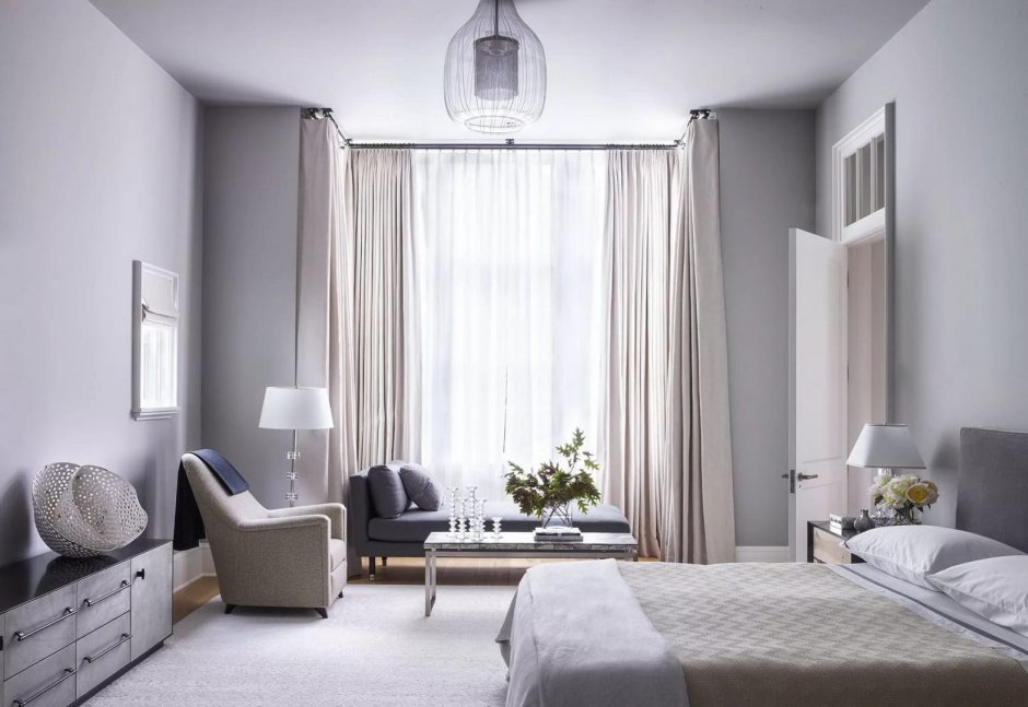 Спальня в светло серых тонах в современном стиле