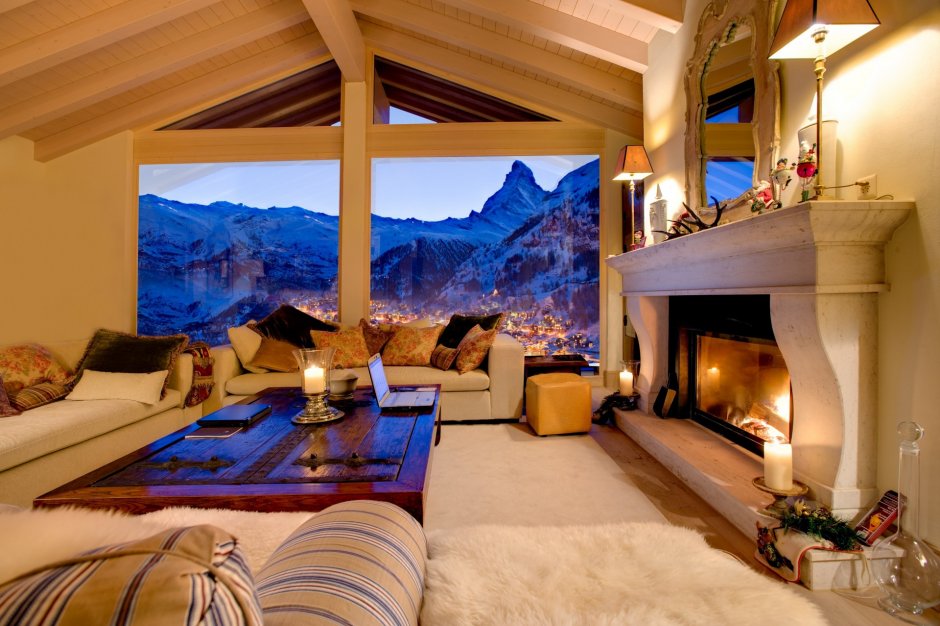 Уютный домик в горах с камином