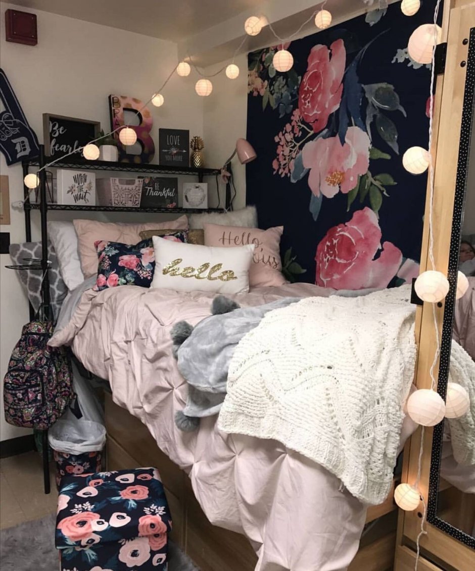 Маленькая уютная комната для девушки