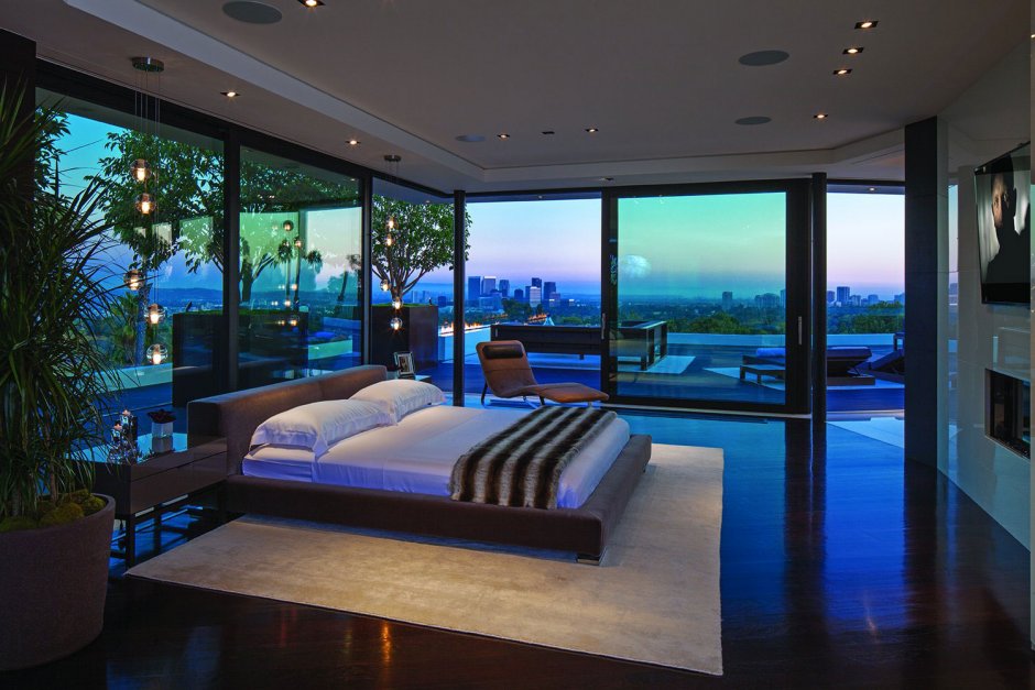 Дом с панормаными окнами в Лос Анджелес