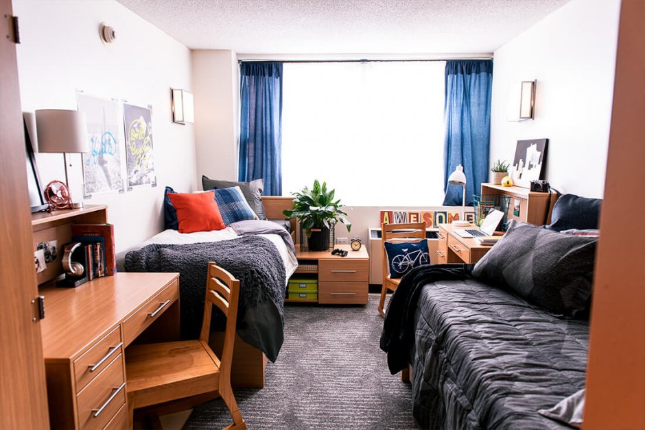 Интерьер комнаты в общежитии