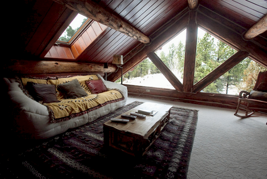 Комната под крышей: как скошенный потолок может стать уютной изюминкой (ФОТО)