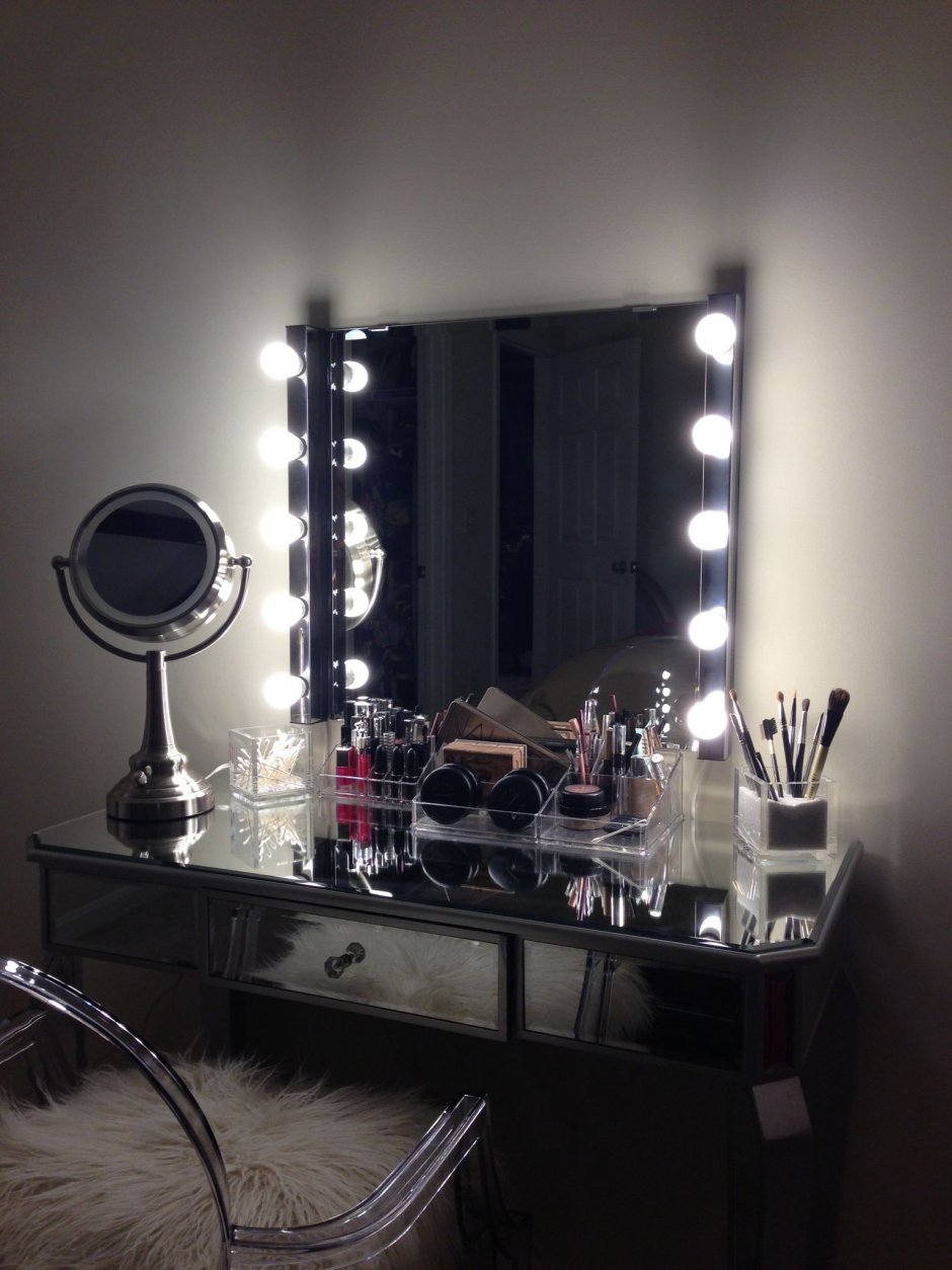 Гримерный столик с зеркалом и подсветкой фото