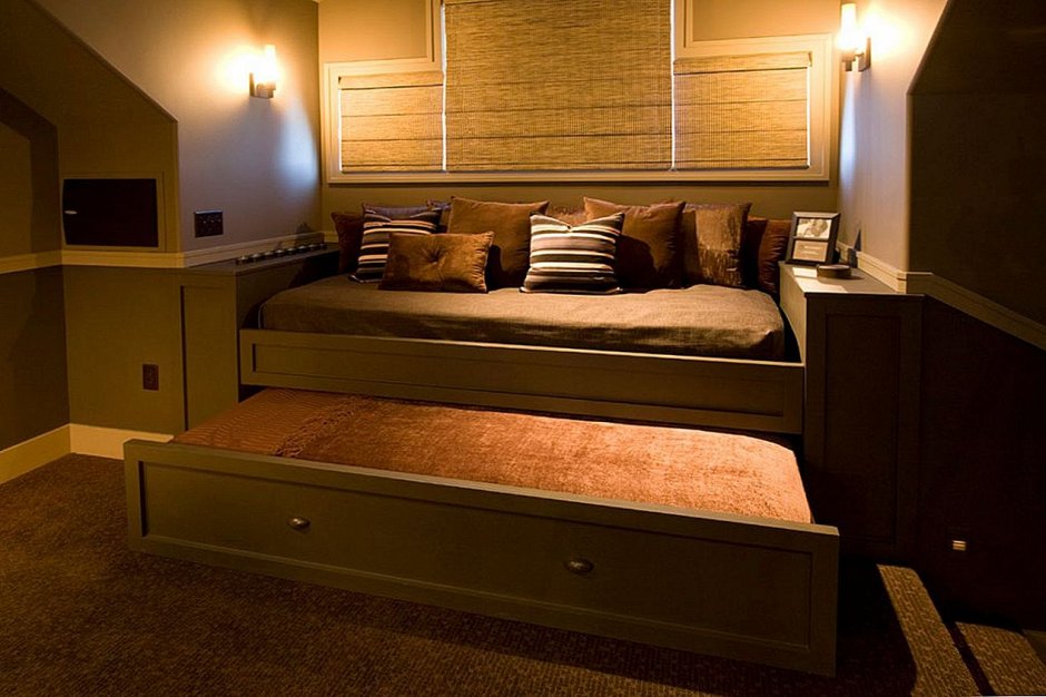 Подиум с выдвижной двуспальной кроватью