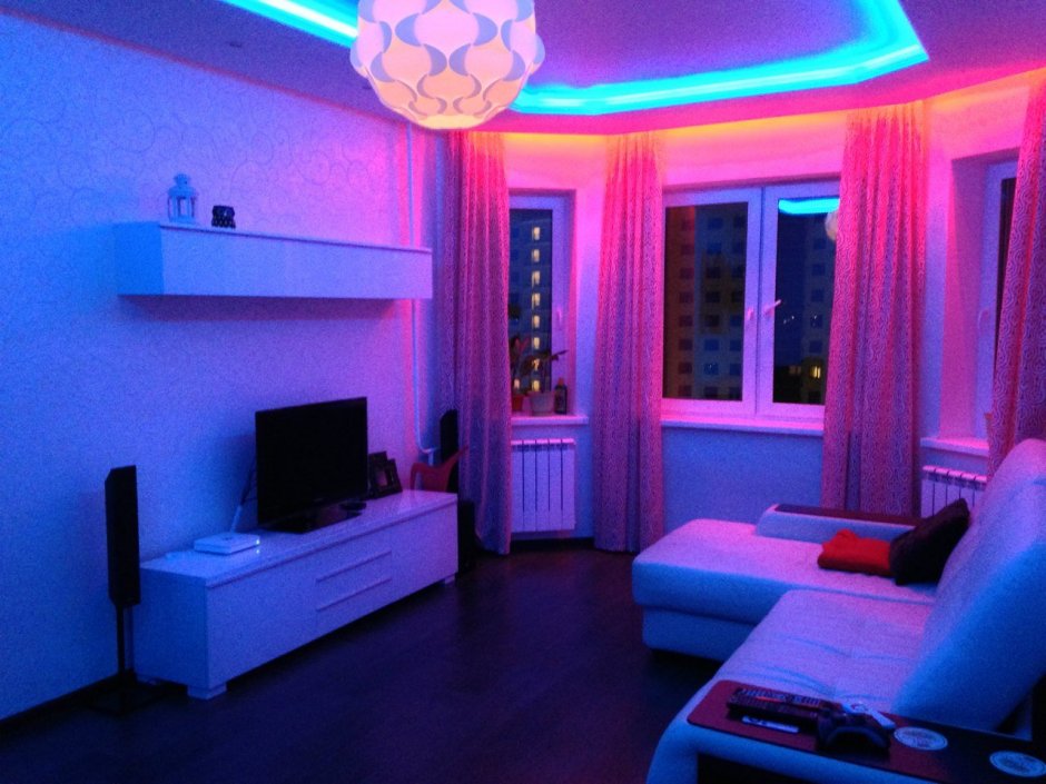 Комната со светодиодной подсветкой
