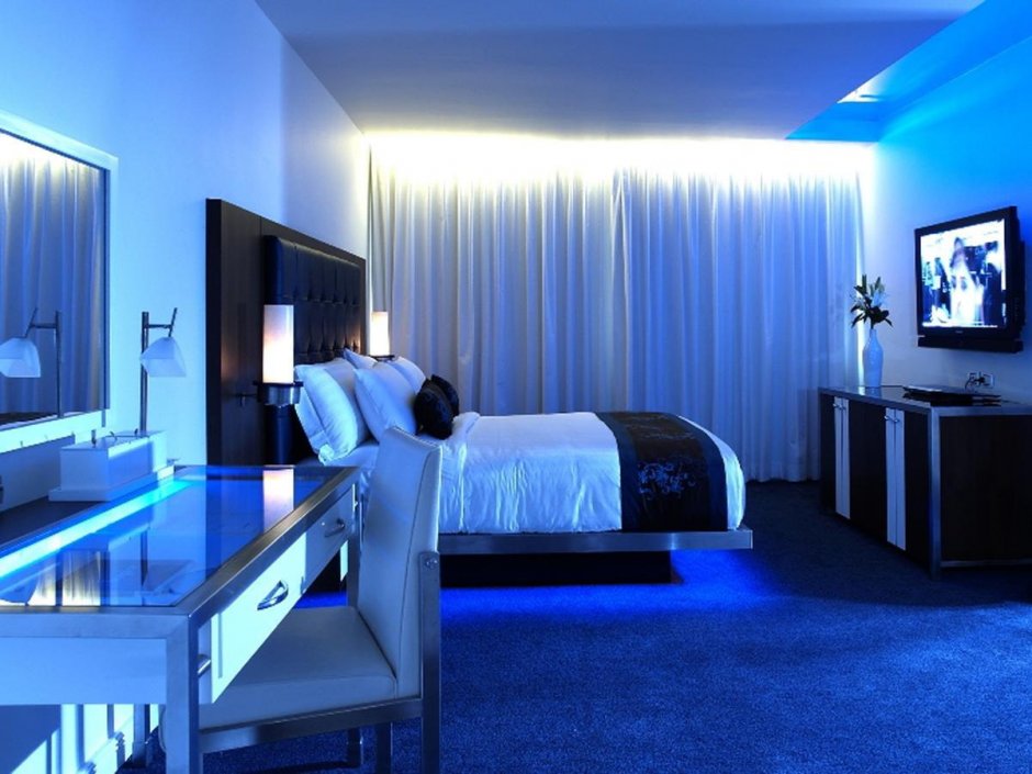 Спальня в синих тонах с подсветкой