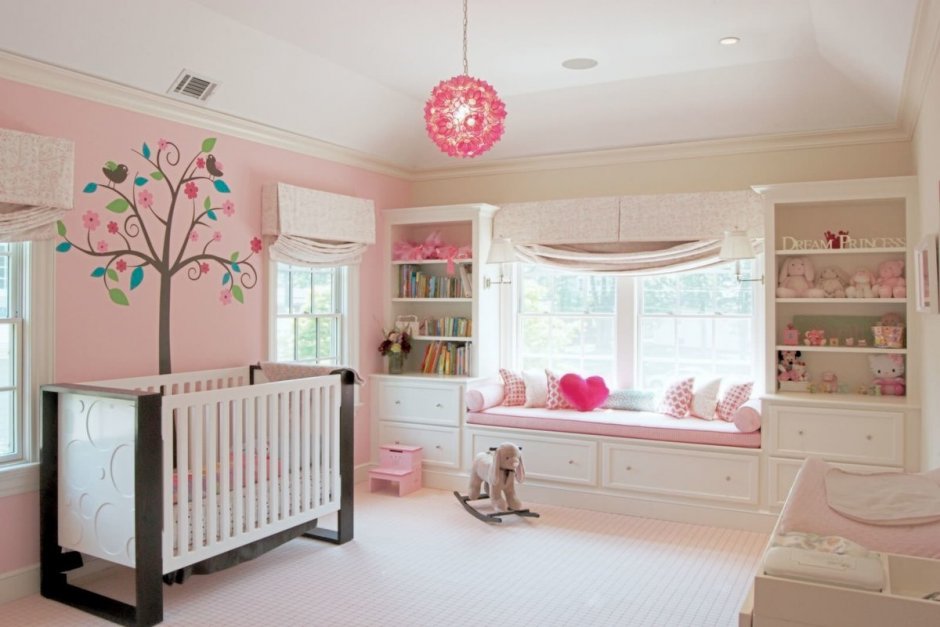 Детская комната для новорождённой девочки