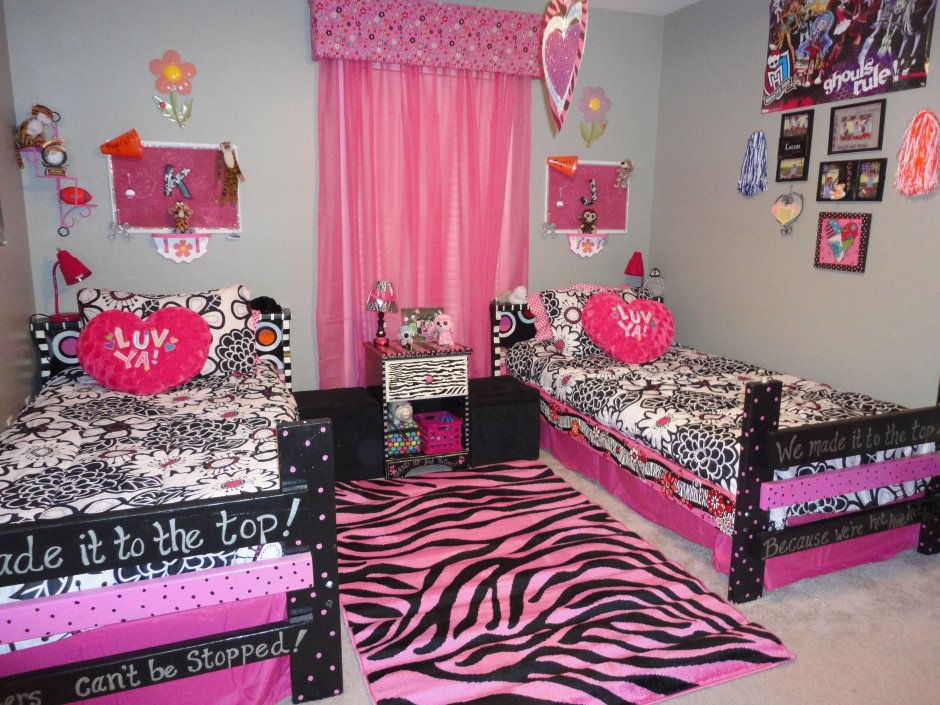 Спальня в стиле Барби