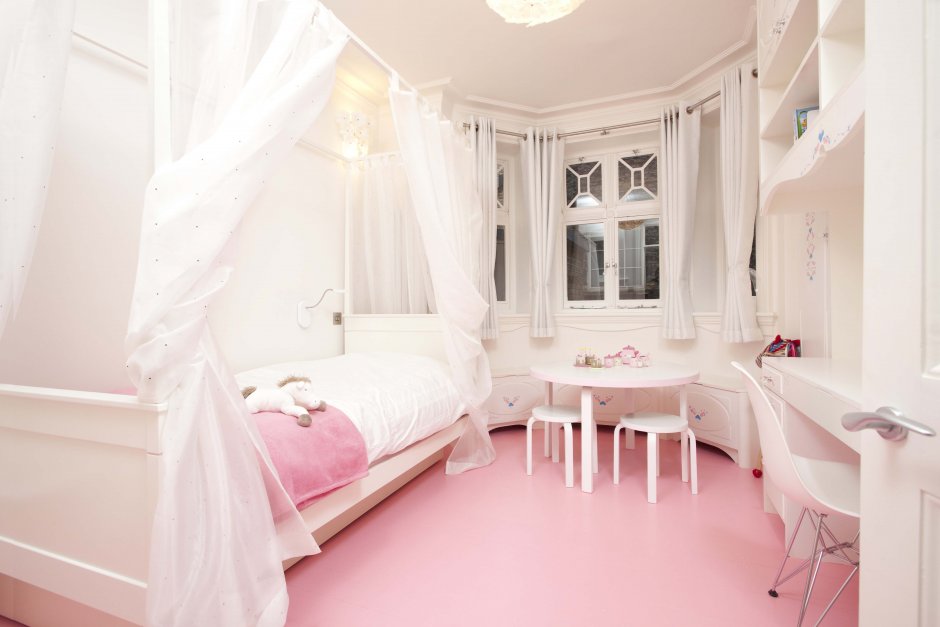 Белая комната для девочки