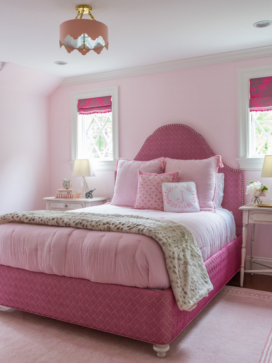 Комната в розовом цвете