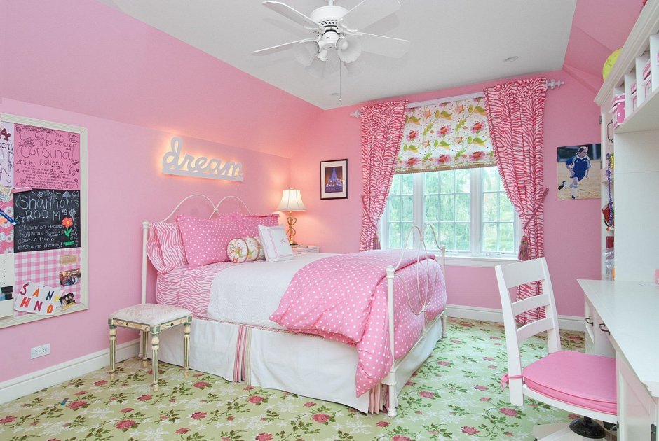 Детская комната для девочки розовая