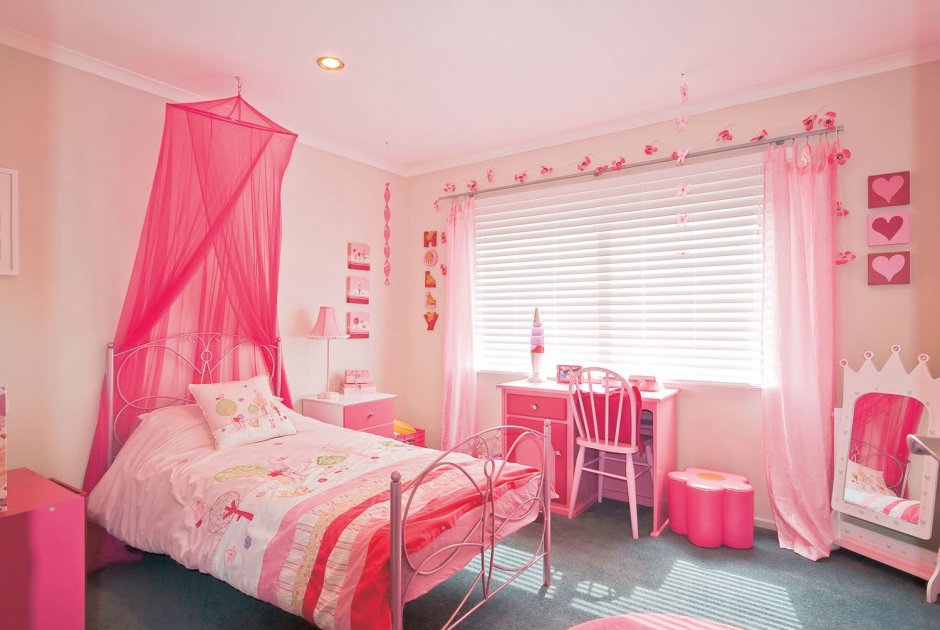Комната для девочки в розовом цвете