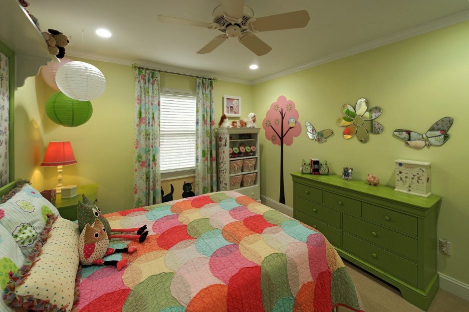 Детская комната в салатовом цвете