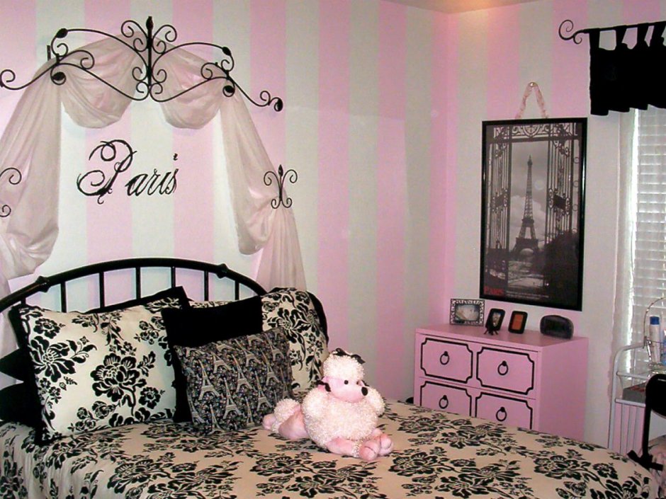 Спальня для девочки в парижском стиле