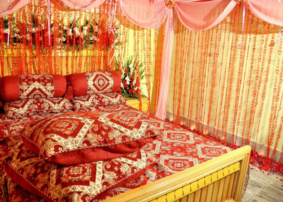 Индийская спальня для новобрачных
