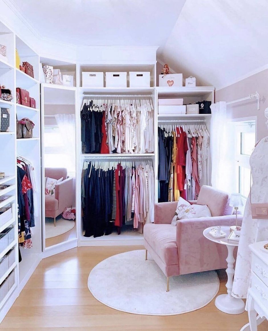 Стильная гардеробная комната