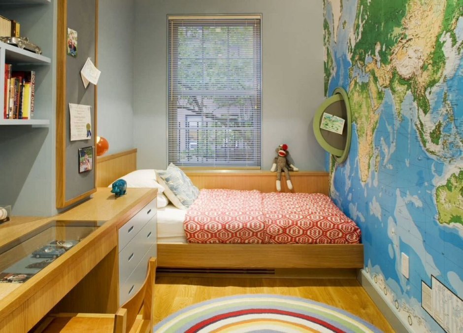 Детская комната узкая и длинная