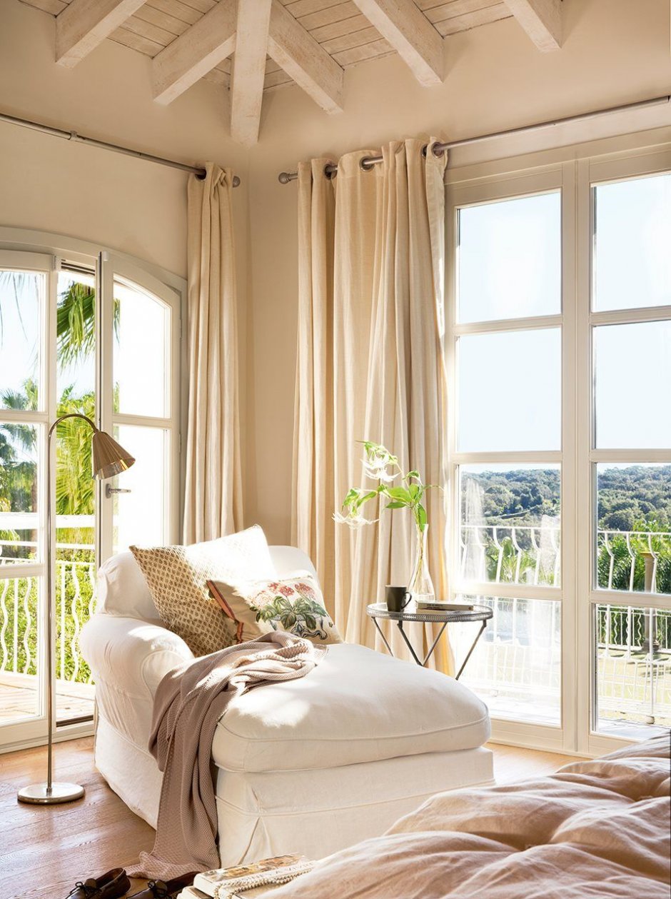 Уютная спальня в доме