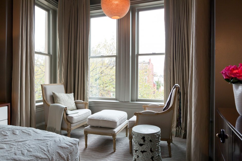 Шторы в доме с высокими потолками