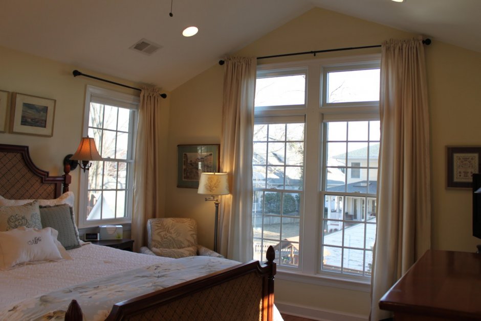 Шторы на высоких и узких окнах