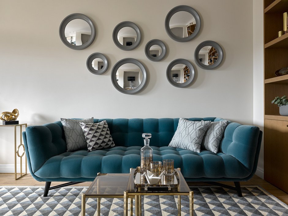 Круглые зеркала на стену над диваном
