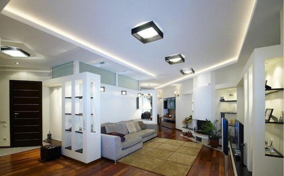 Потолок совмещенный с гостиной и коридором