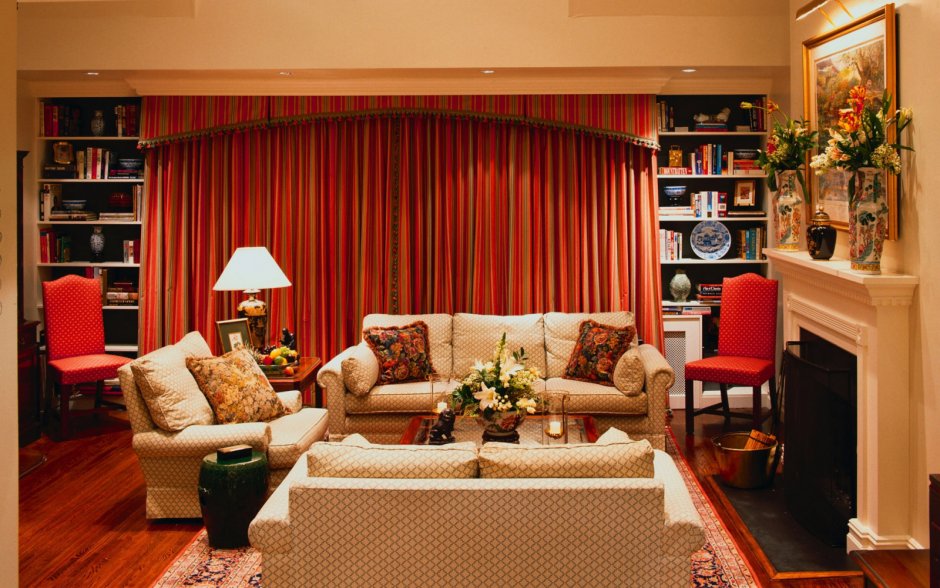 Гостиная с красным диваном интерьер (61 фото)
