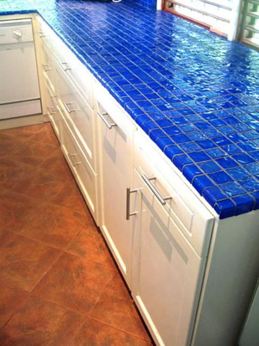 Столешница для кухни синего цвета