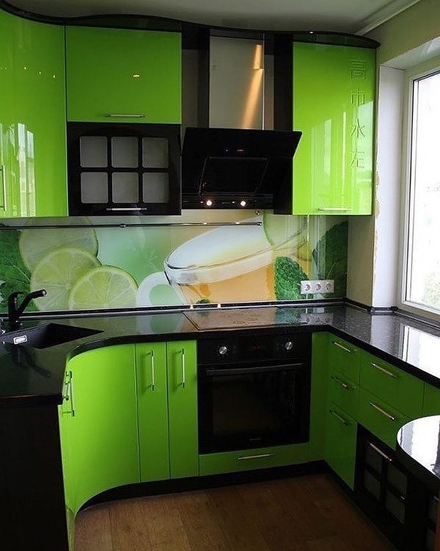 черно зеленая кухня в интерьере