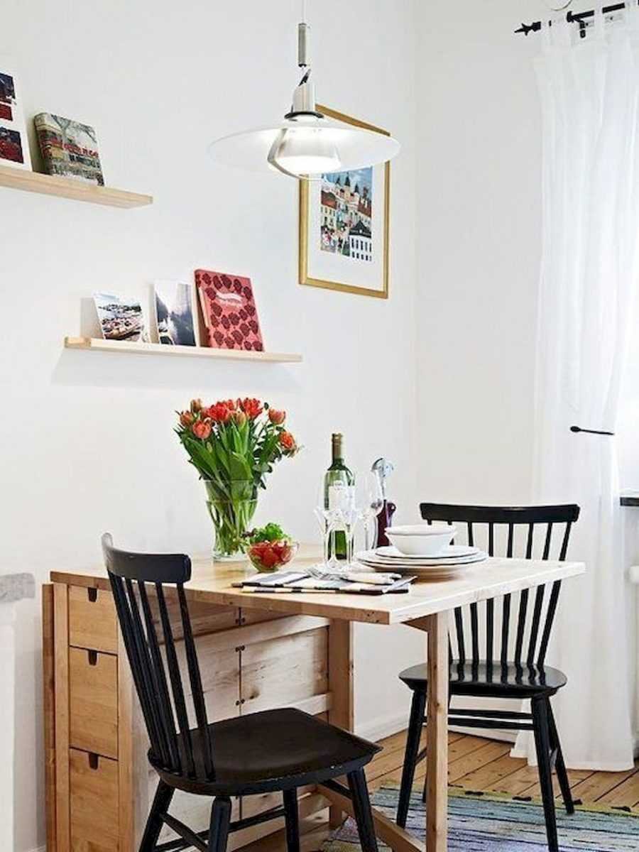 Обеденный стол в маленькую кухню