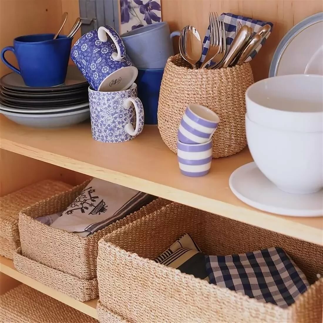 Разные полезные вещи. Плетеные корзины на кухне. Удобные мелочи для кухни. Вещи для уюта в доме. Плетеные вещи в интерьере.