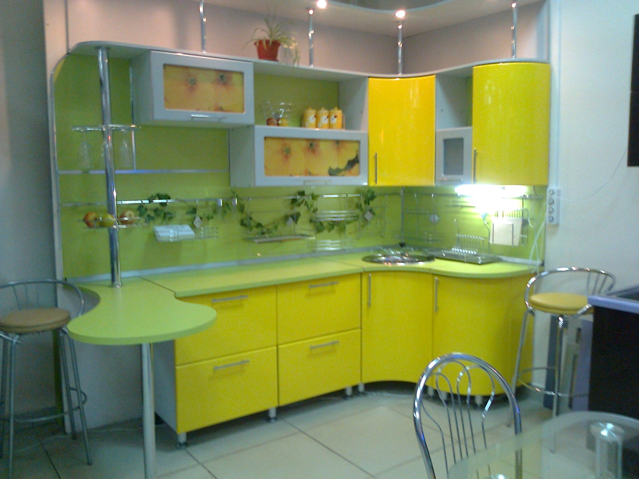 Кухонный гарнитур желто-зеленый