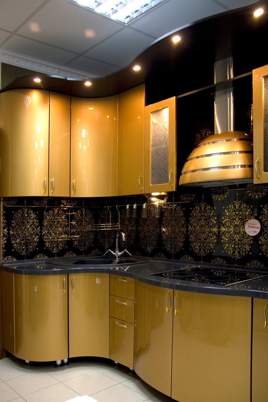 Кухня в золотом цвете