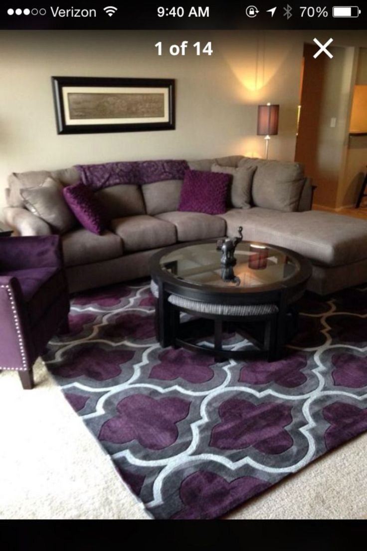Гостиная с фиолетовым ковром