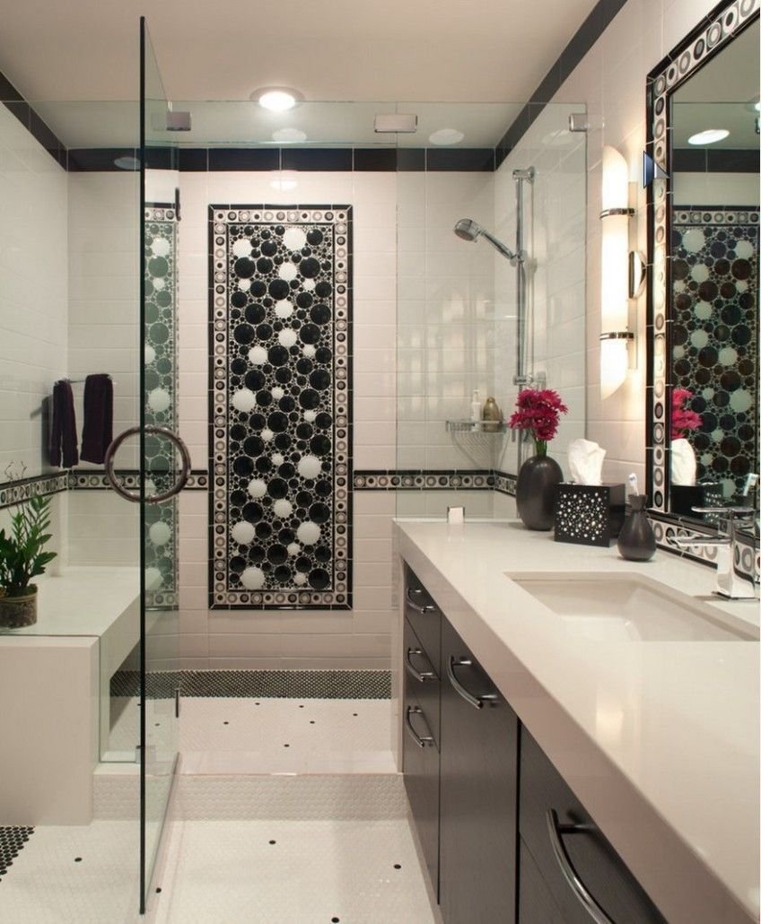Черно белая ванная с мозаикой