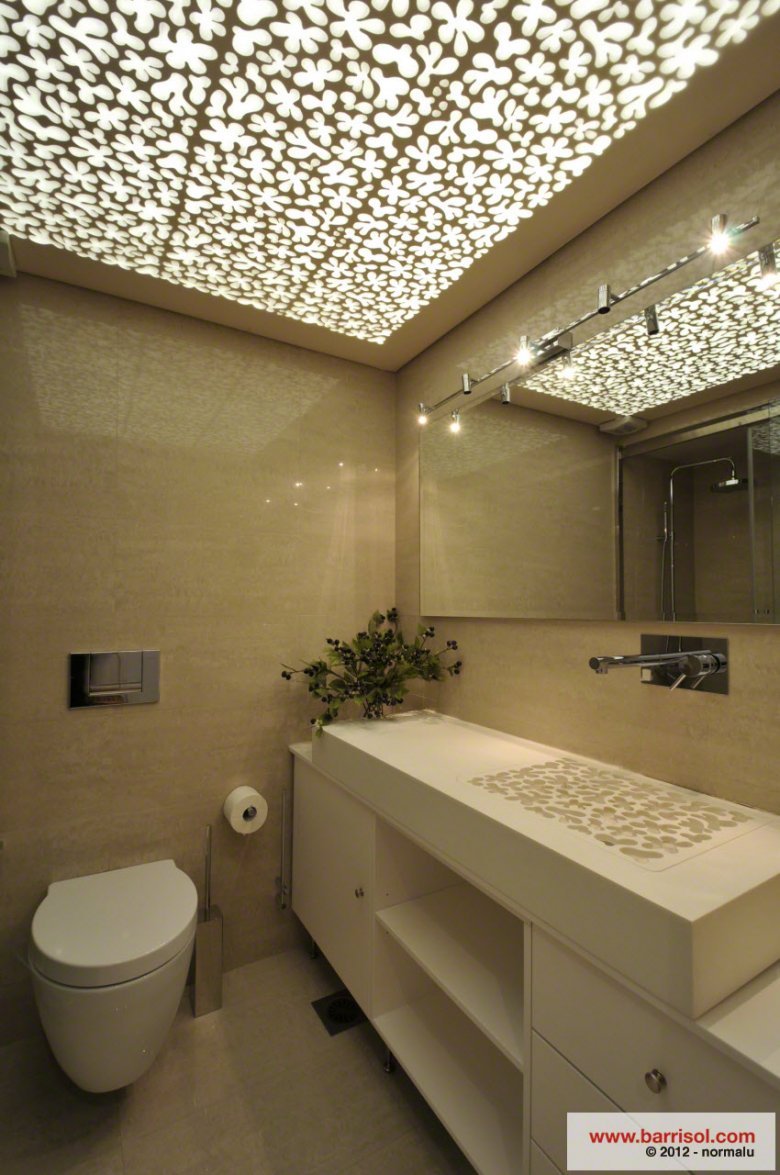 Оригинальный потолок в ванной